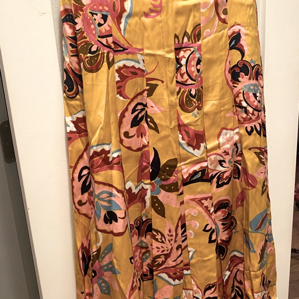 T Tahari Gold Red Pleated A-Line Maxi Skirt Bohemian
